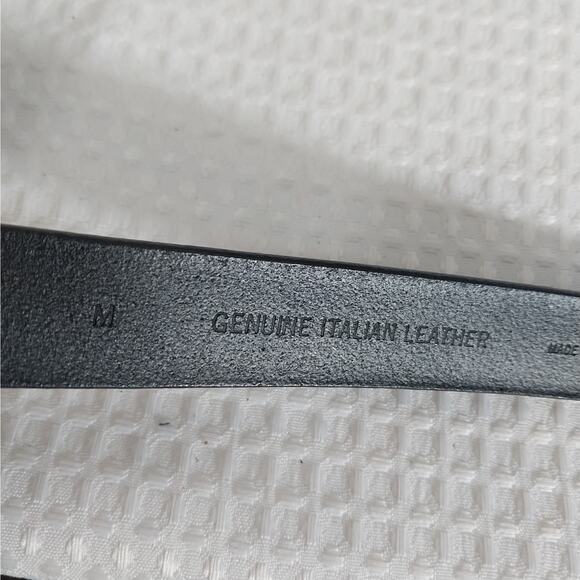 KENNETH COLE! LUXE BLACK GENUINE LEATHER, SILVER BUCKLE, CLASSIC BELT! - Picture 5 of 9